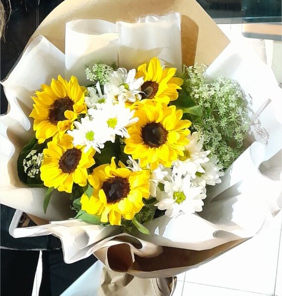Girasoles y margaritas