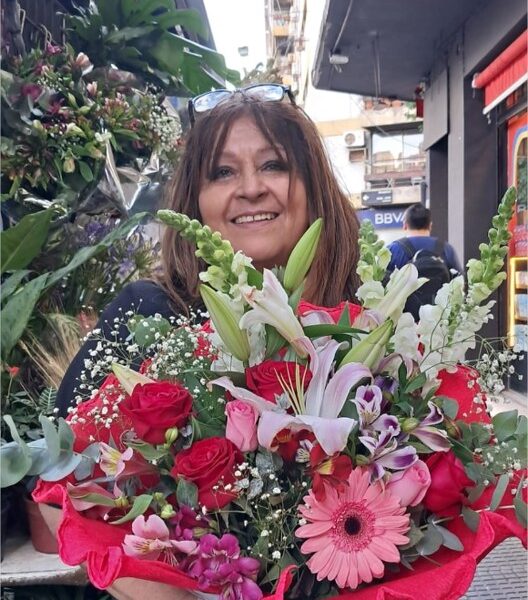 Ramo combinado de liliums, rosas, gerberas, astromelias, y follaje