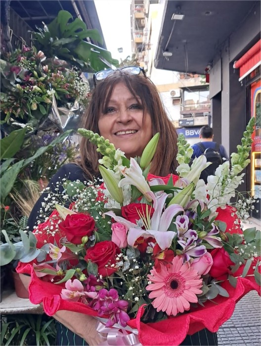 Ramo combinado de liliums, rosas, gerberas, astromelias, y follaje