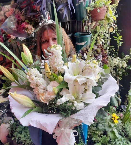 Ramo de Liliums y alelies blancos